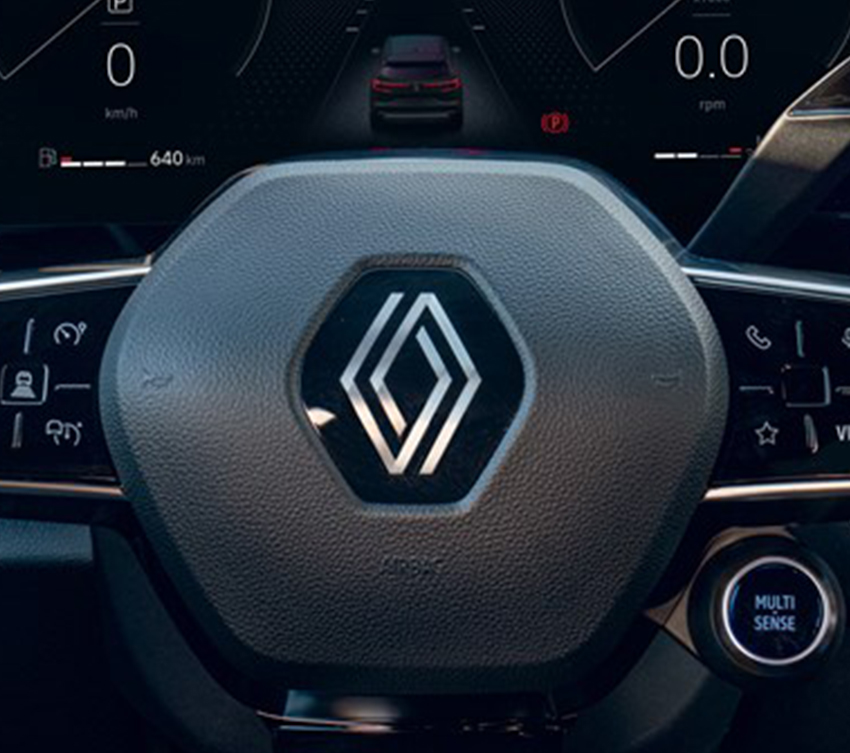 the steering wheel of the new renault austral with all the buttons that it has