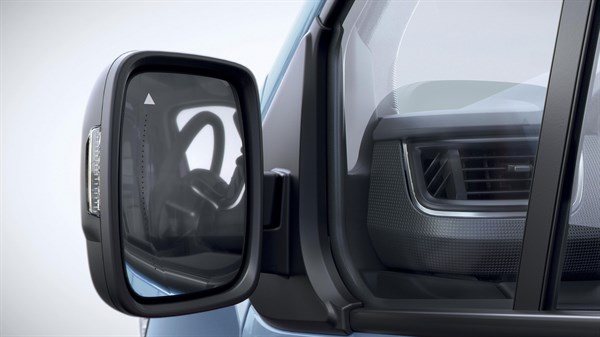 the left mirror of the renault new trafic