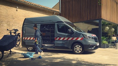 a gray renault new trafic